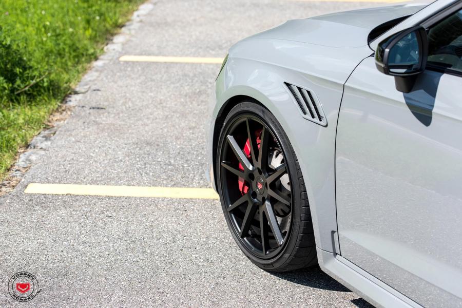 Детали экстерьера Audi RS3 Avant on Vossen Wheels (VPS-301) 2017 года  (фото 3 из 30)